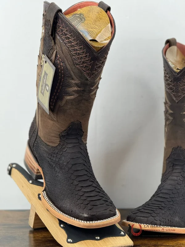 HOMETOWN DOUBLE KICKER WESTERN BOTA CAFÉ PUNTA CUADRADA - Imagen 4